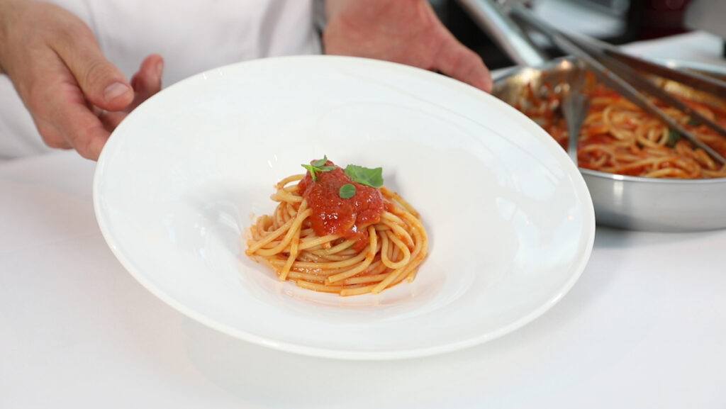 ricetta spaghetti pomodoro del piennolo